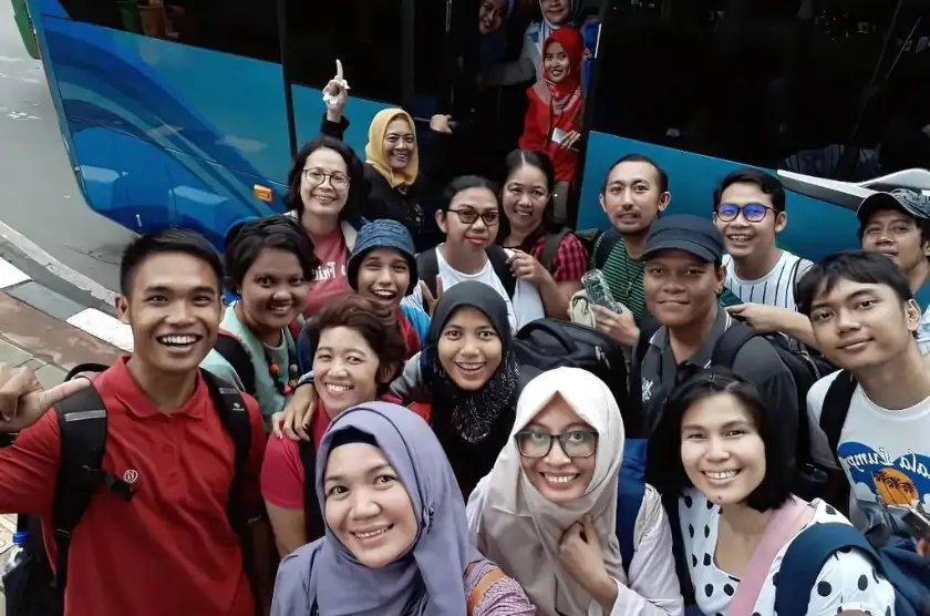 Perjalanan ke Bandung naik bus Blue Bird